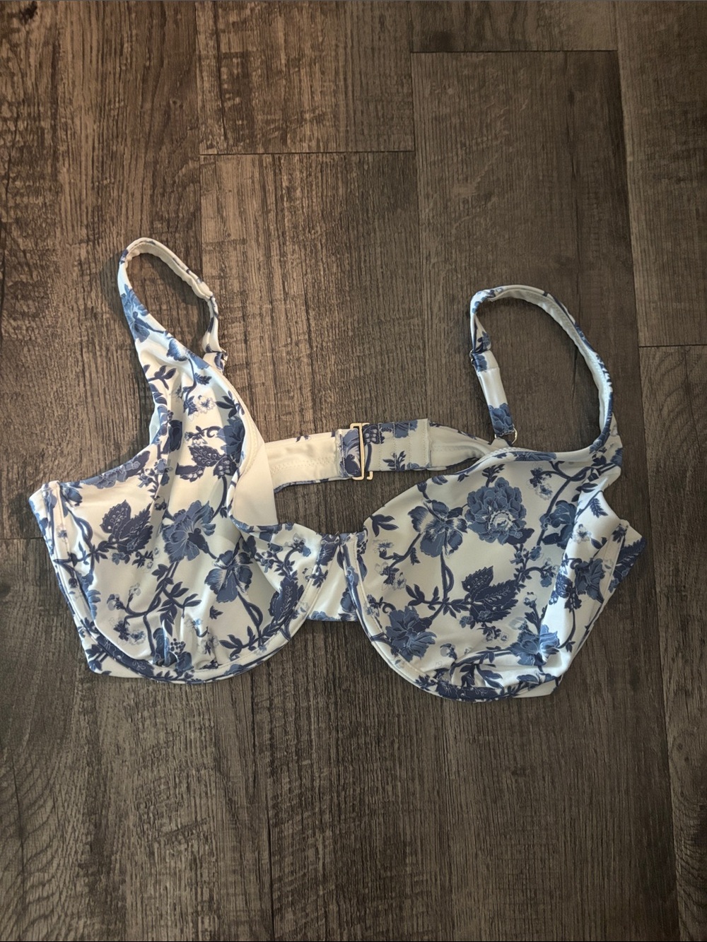 Abercrombie & Fitch Curve Love Bikini Top - White with Blue Florals -Size XLarge